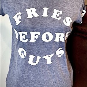 “Fries Before Guys” cute women’s medium blue gray TShirt. Super soft! EUC